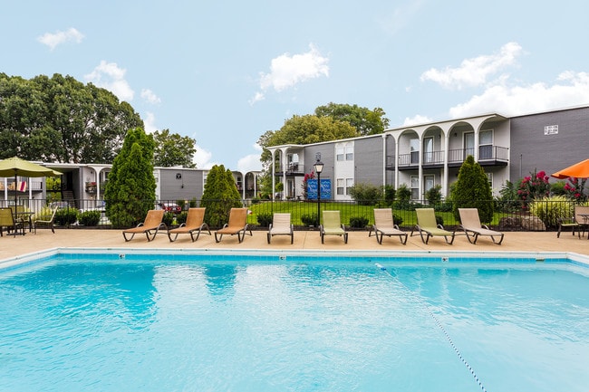 Photo - Royal Arms of Bowling Green