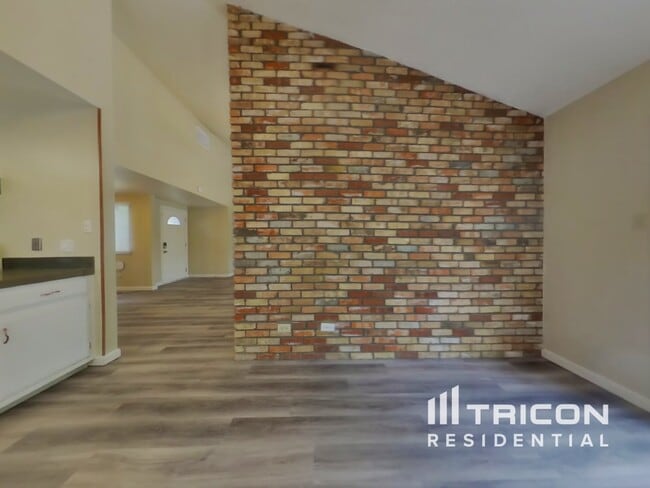 Photo - 2685 Polk St