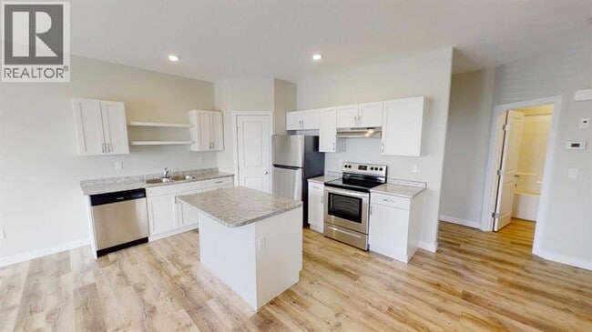 Photo - 9549-9114 114 Ave