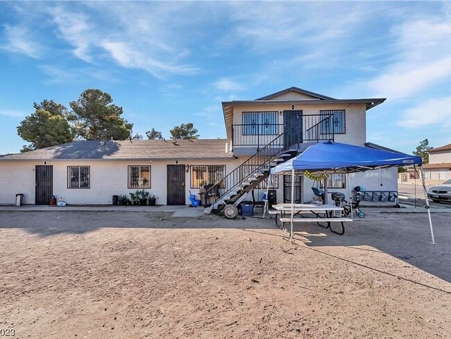 Photo - Charming 2-Bedroom Unit in a Well-Maintained 4-Plex!