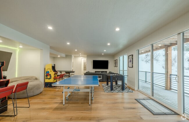 Building Photo - 235 Matterhorn Dr Rental