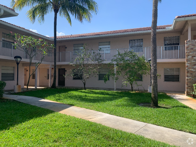 Building Photo - 8431 Royal Palm Blvd Unit 8431 Rental