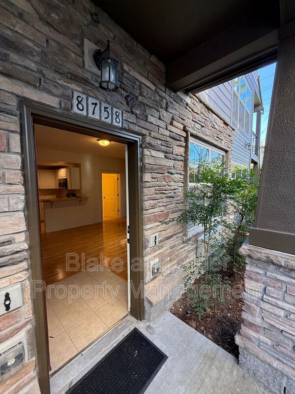 Photo - 8758 NE Delamere Way