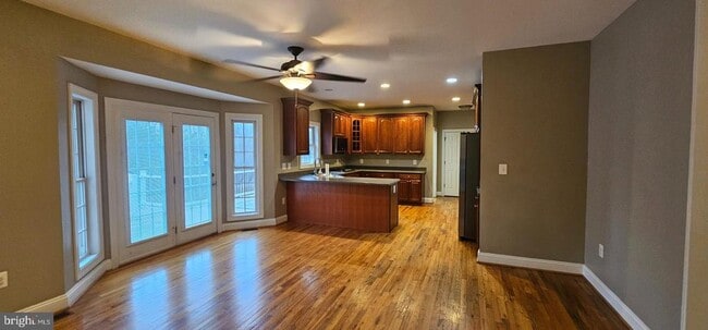 Photo - 123 Van Gogh Terrace