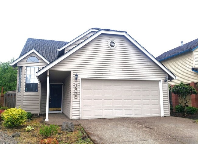 Two Level House in Summer Lake Neighborhood - Two Level House in Summer Lake Neighborhood