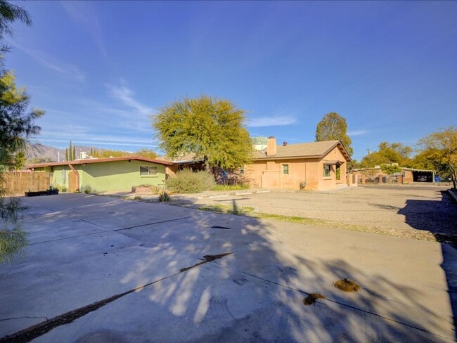 Photo - 1421 N Louis Ave Unit 1