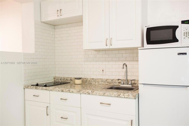 Photo - 4720 Pine Tree Dr Unit 1
