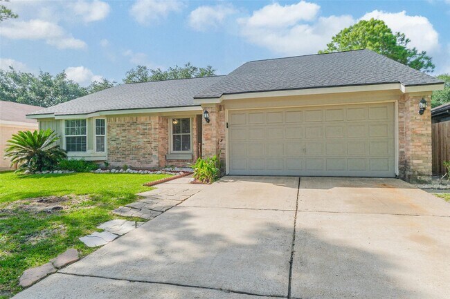 Building Photo - 21330 Park Run Dr