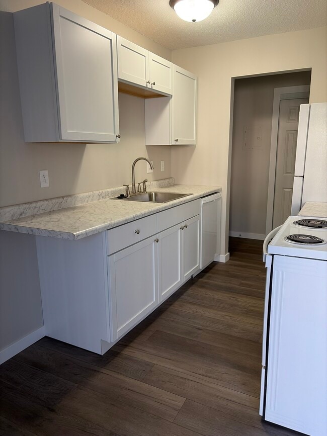 Building Photo - 1025 Smetana Rd Unit 3