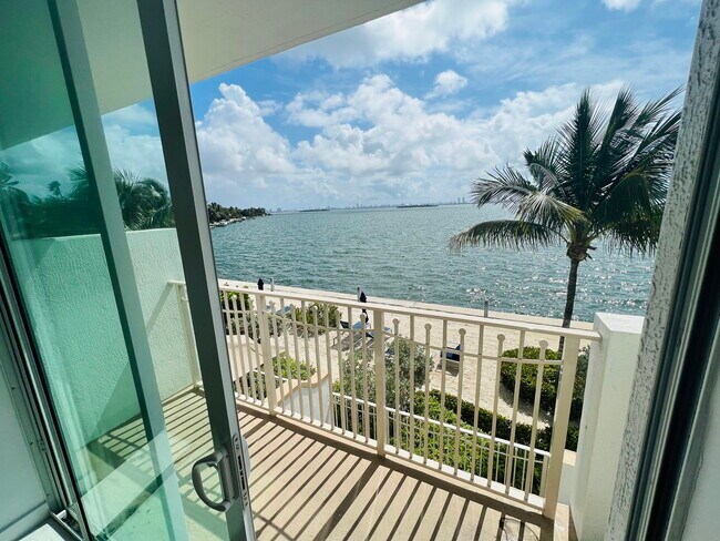 Photo - 440 NE 34th St