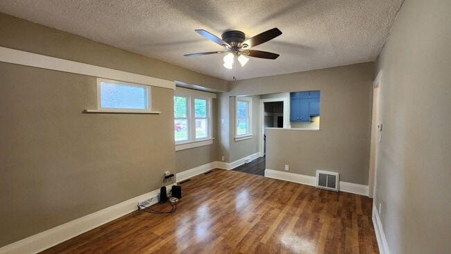 Photo - 103 31st Ave N