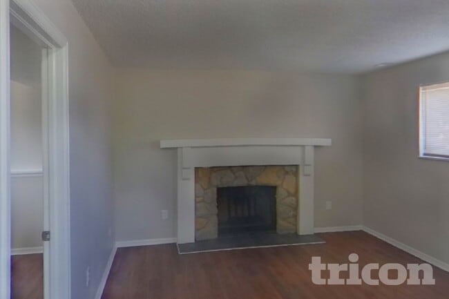 Photo - 1046 Nolte Dr W