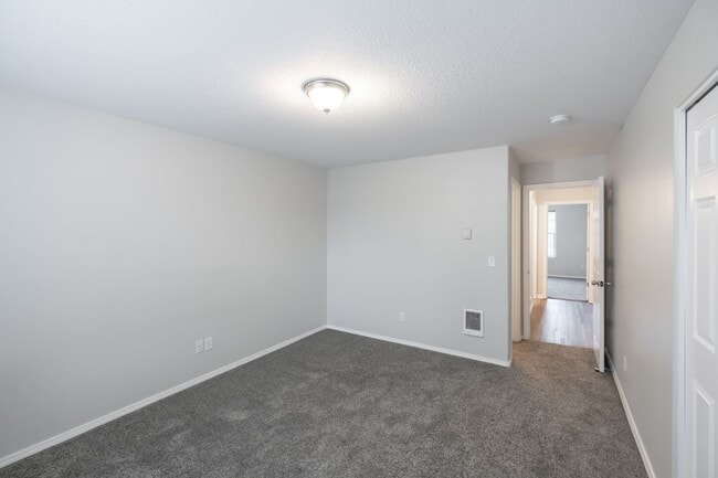 Photo - Stylish 2-Bedroom Condo Near OSU – Spaciou...