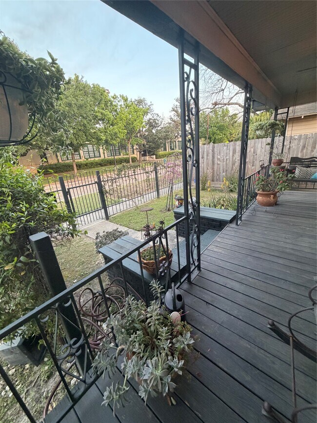 Photo - 610 Northwood St