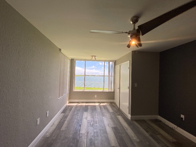 Photo - 2831 N Oakland Forest Dr Unidad 101