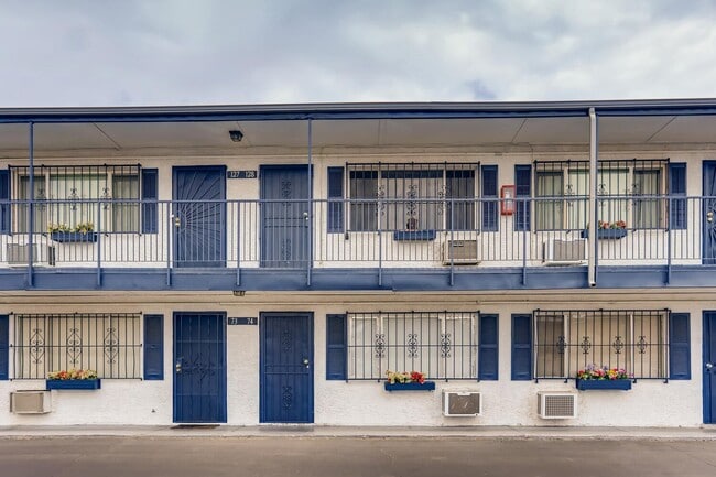 Building Photo - Super CUTE 1 bedroom Condo next to UNLV