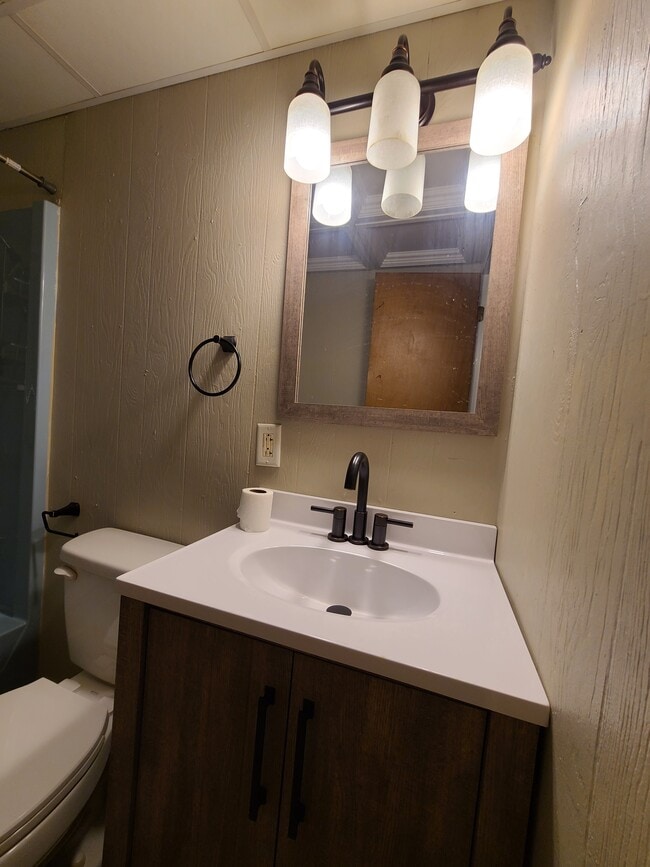 Baño - 566 Hystone Ave Unidad 1