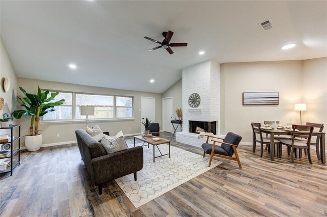 Photo - 15706 Amapola Dr House