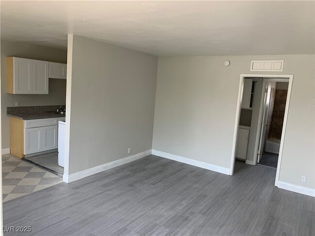 Building Photo - 230 W Boston Ave Unit 7 Rental