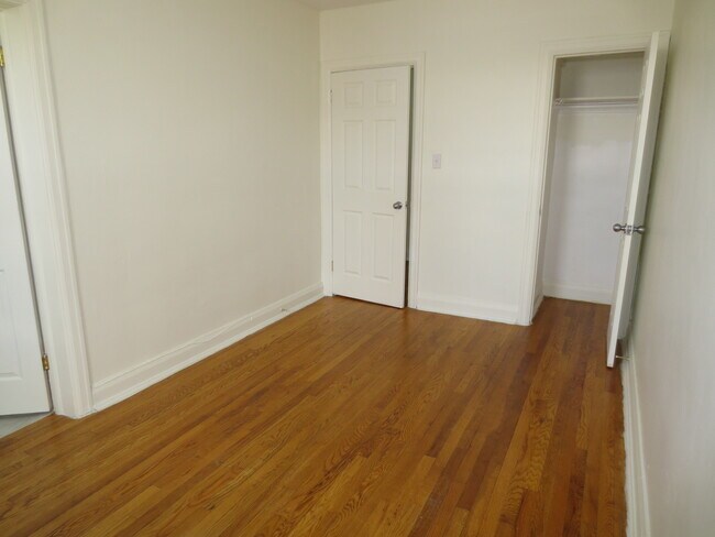 Photo - 1554-1574 Bathurst St