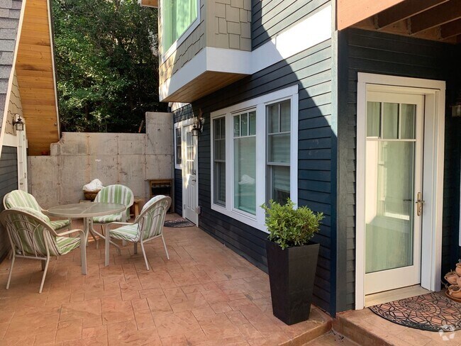 Building Photo - Charming 1 bdrm 1 bath lower level Manitou... Rental