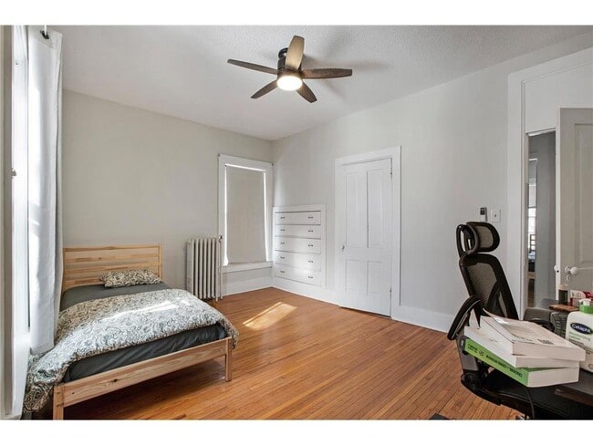 Photo - 333 W 2nd St Unit 3