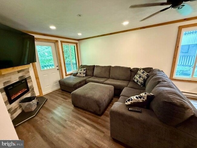 Building Photo - 143 Deer Run Ln
