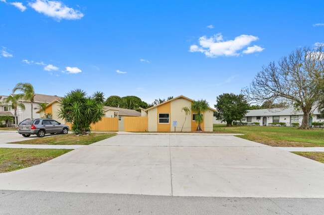 Photo - 12461 Westhampton Cir Townhome