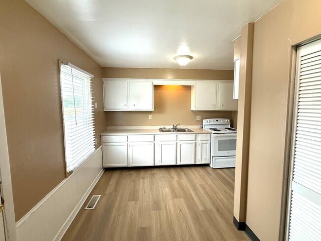 Photo - 401 Morris Dr