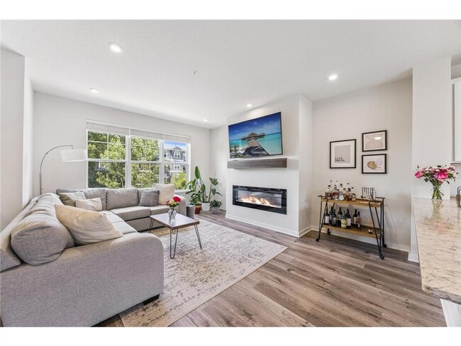 Photo - 2223 Gateway Curv