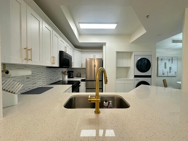 Photo - 630 S Sapodilla Ave Unidad 110