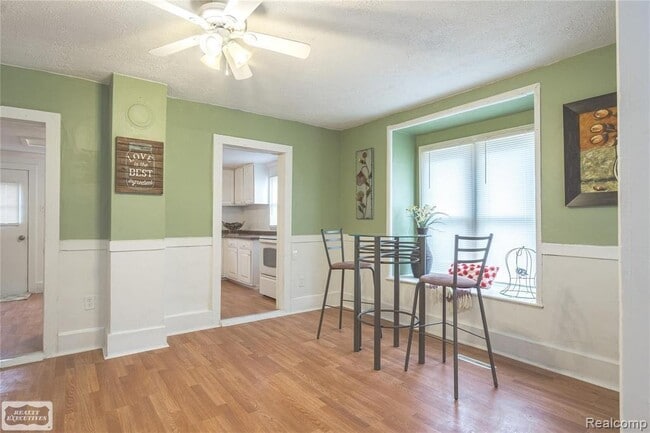 Photo - 107 E Perry St