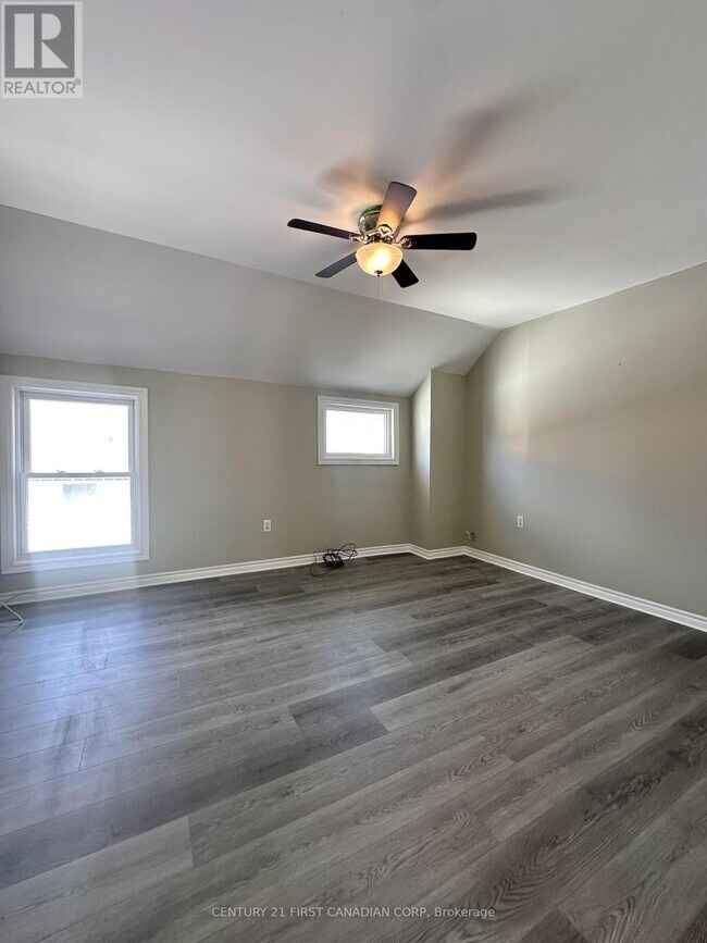 Photo - 35 Inkerman St Unit Upper