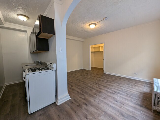 Photo - 5425 N Kenmore Ave Apartments Unit 410