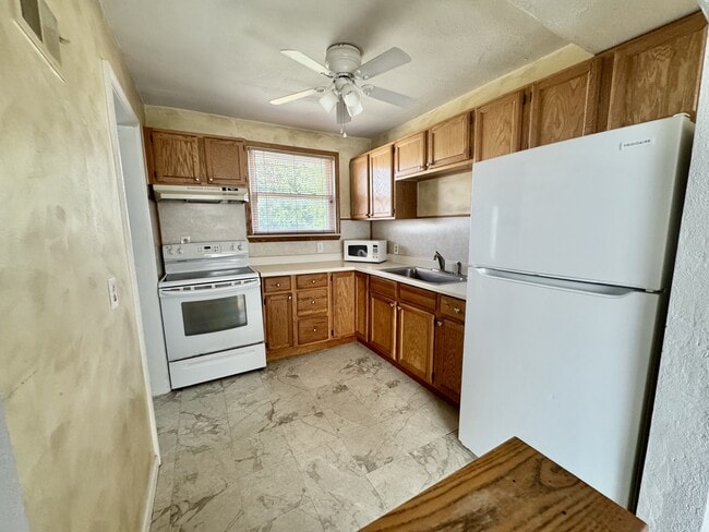 Photo - 3631 Swanson St