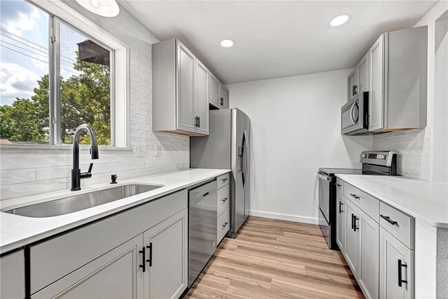 Photo - 6 Brompton Dr