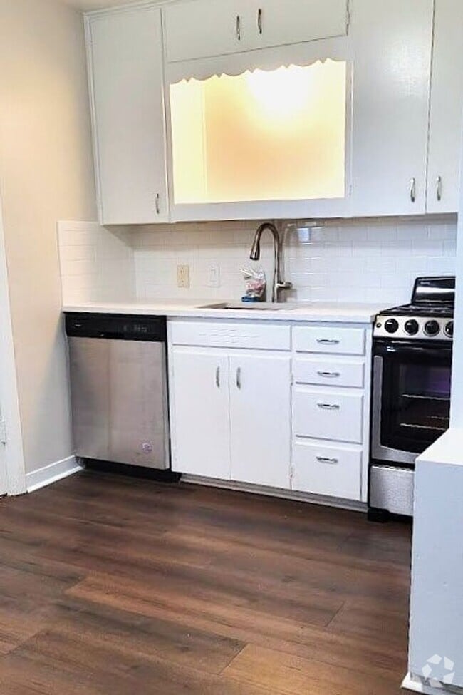 Building Photo - Cozy 1 Bed/1 Bath Apartment in Quiet Compl... Unit 705