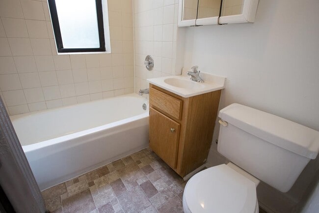 Photo - 5411-5421 S. Ellis Avenue