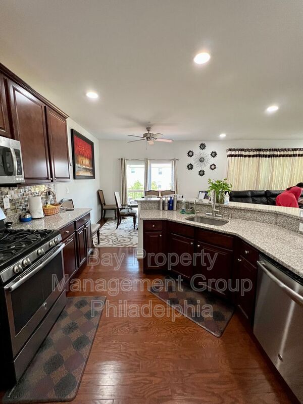 Photo - 151 Fairfield Cir N