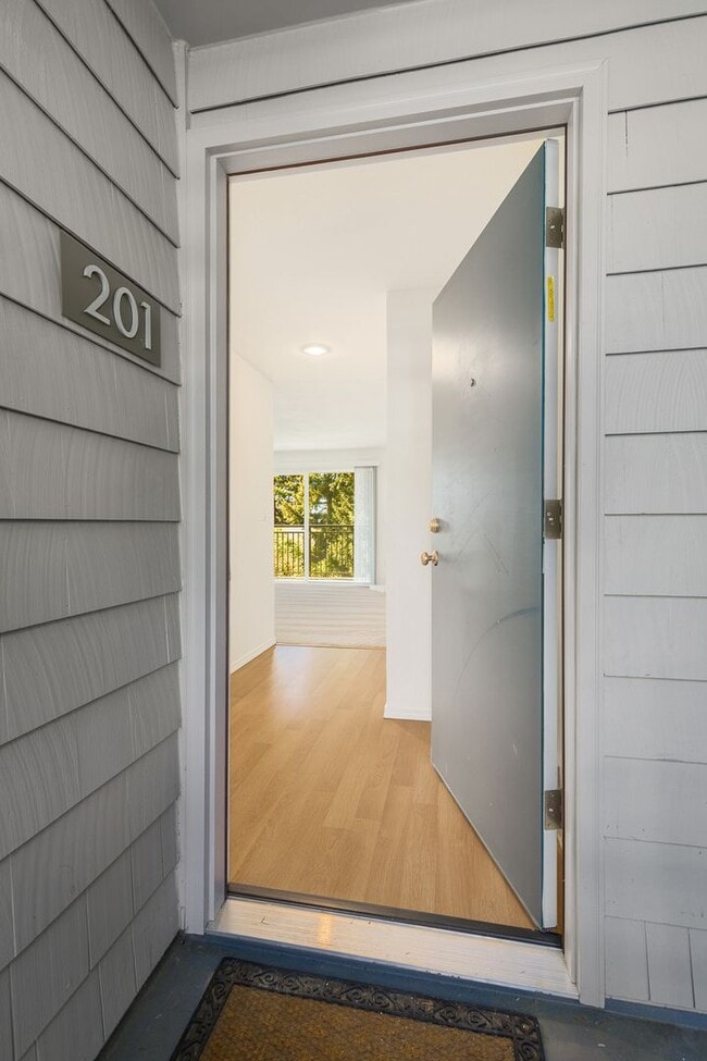 Photo - 2 Bed, 1 Bath Condo with Easy Access to I-405