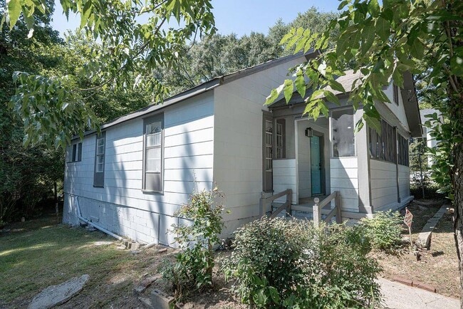 Photo - 184 Dahlia Ave NW