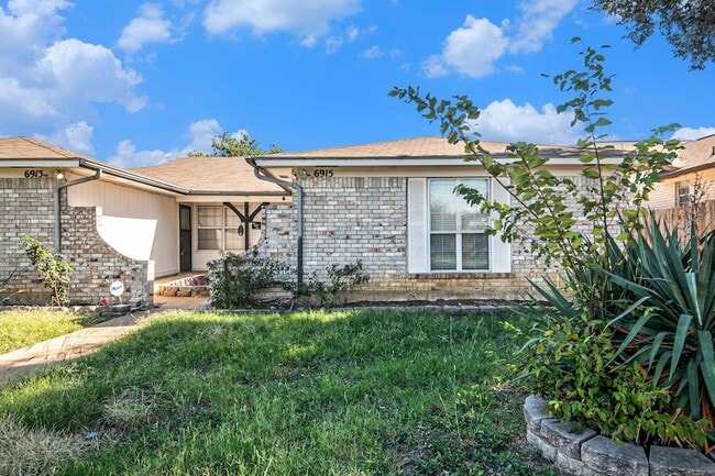 Photo - 6915 W Cleburne Rd