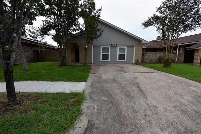 Photo - 4603 Meadowood Dr House