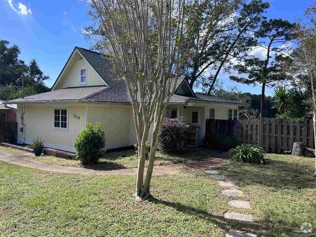 Building Photo - 2019 Augusta Ave Rental