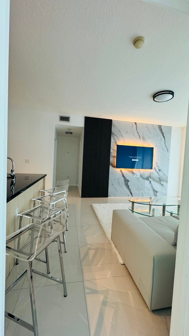 Building Photo - 1111 SW 1st Ave Unit 3416-N Rental