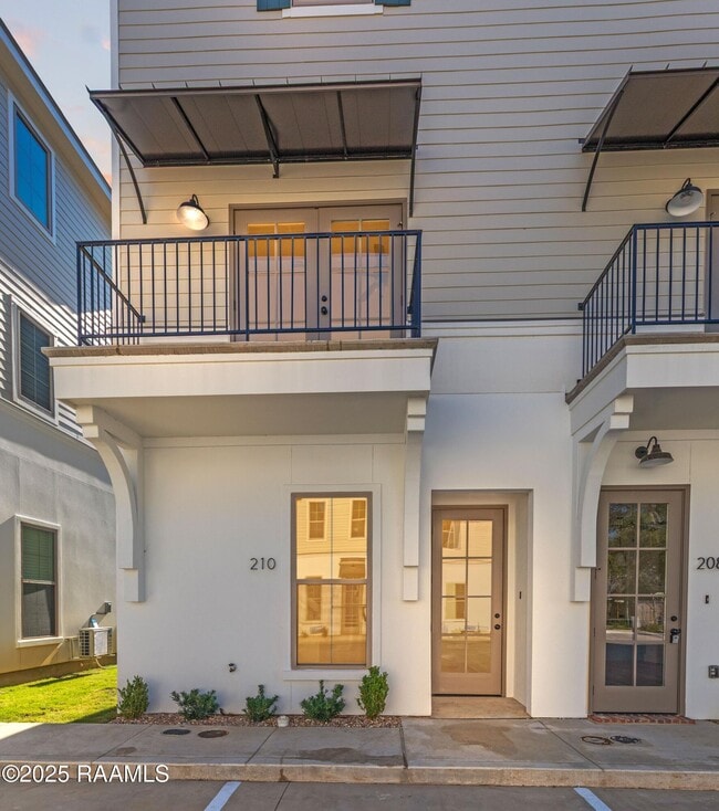 Building Photo - 210 Steiner Oaks