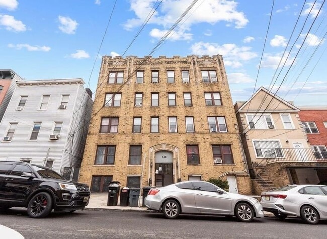 Building Photo - 149 Zabriskie St Unit 45