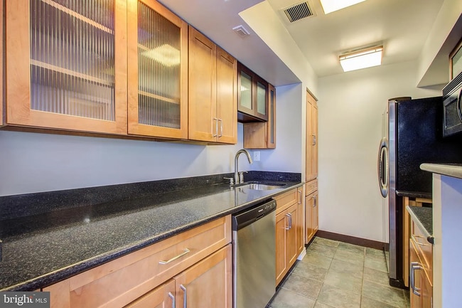 Kitchen - 732 5th St SE Unit #1