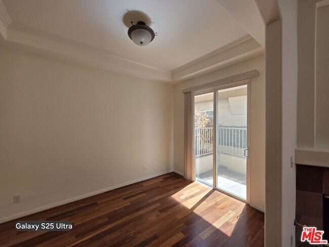 5242 Vesper Ave Unidad 8