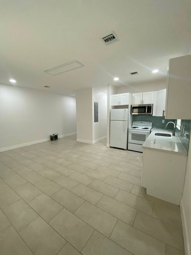 Photo - 2594 NW 20th St Unit 2